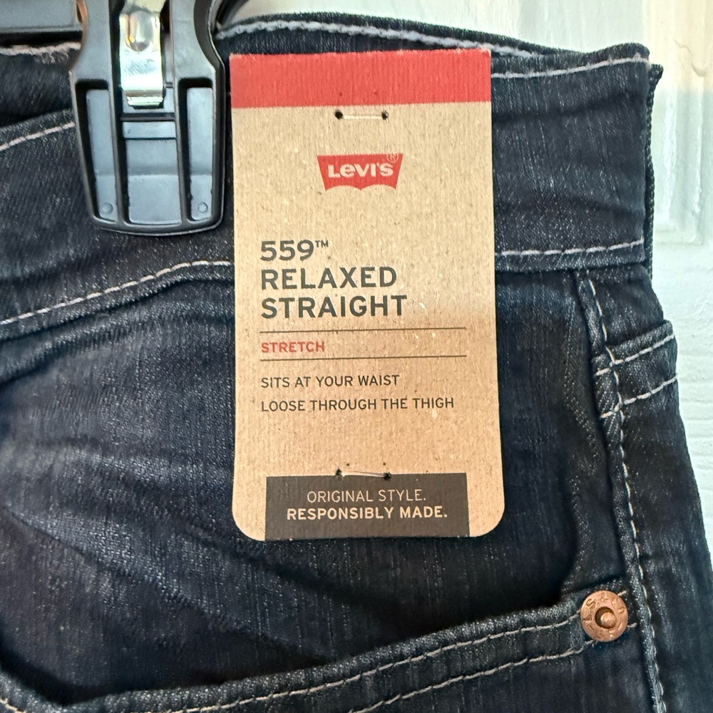2 Pairs of Levi’s 559 Jeans - Picture 9 of 12